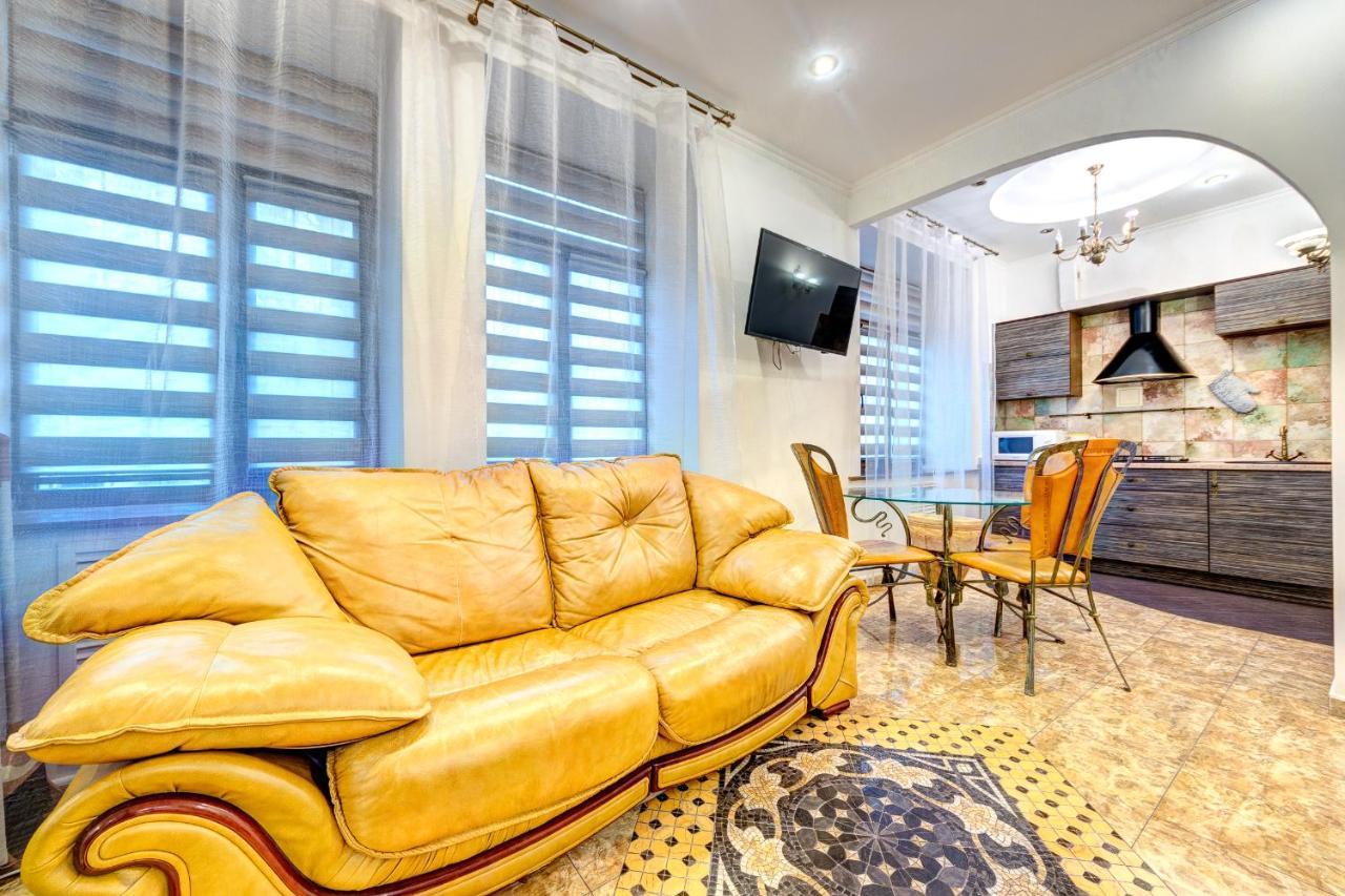 Apartment світло! Vip In The Druzhby Narodiv Metro Station