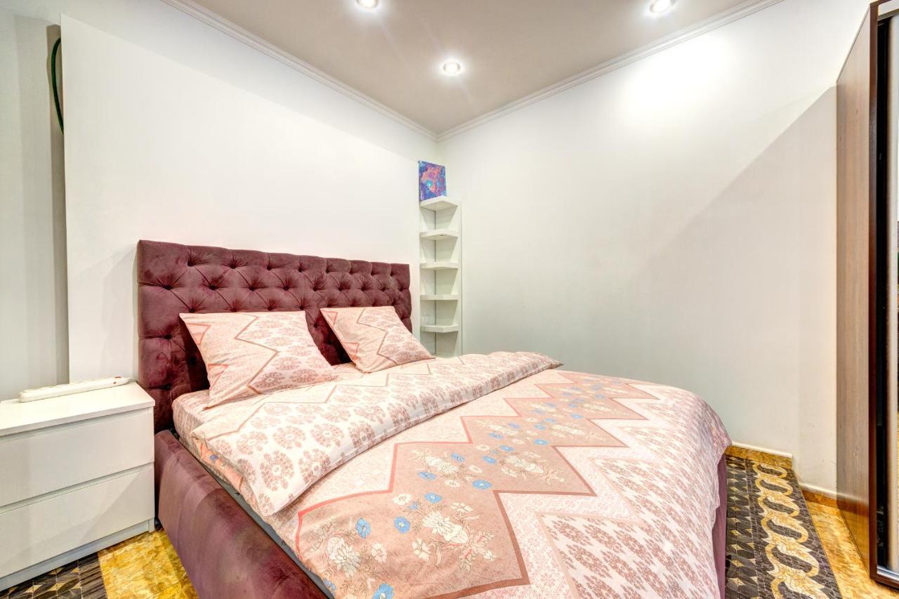 Apartment світло! Vip In The Druzhby Narodiv Metro Station