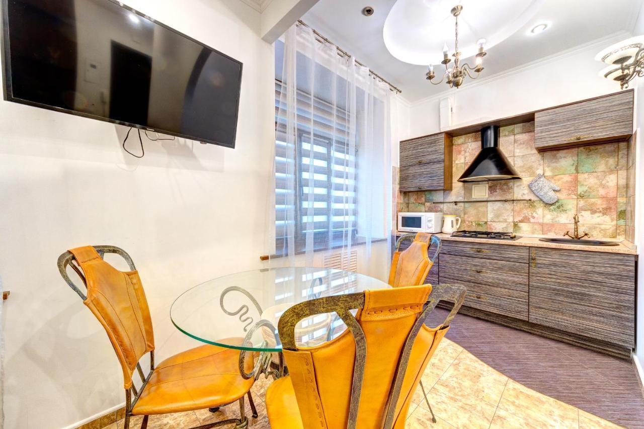 світло! Vip In The Druzhby Narodiv Metro Station Apartment